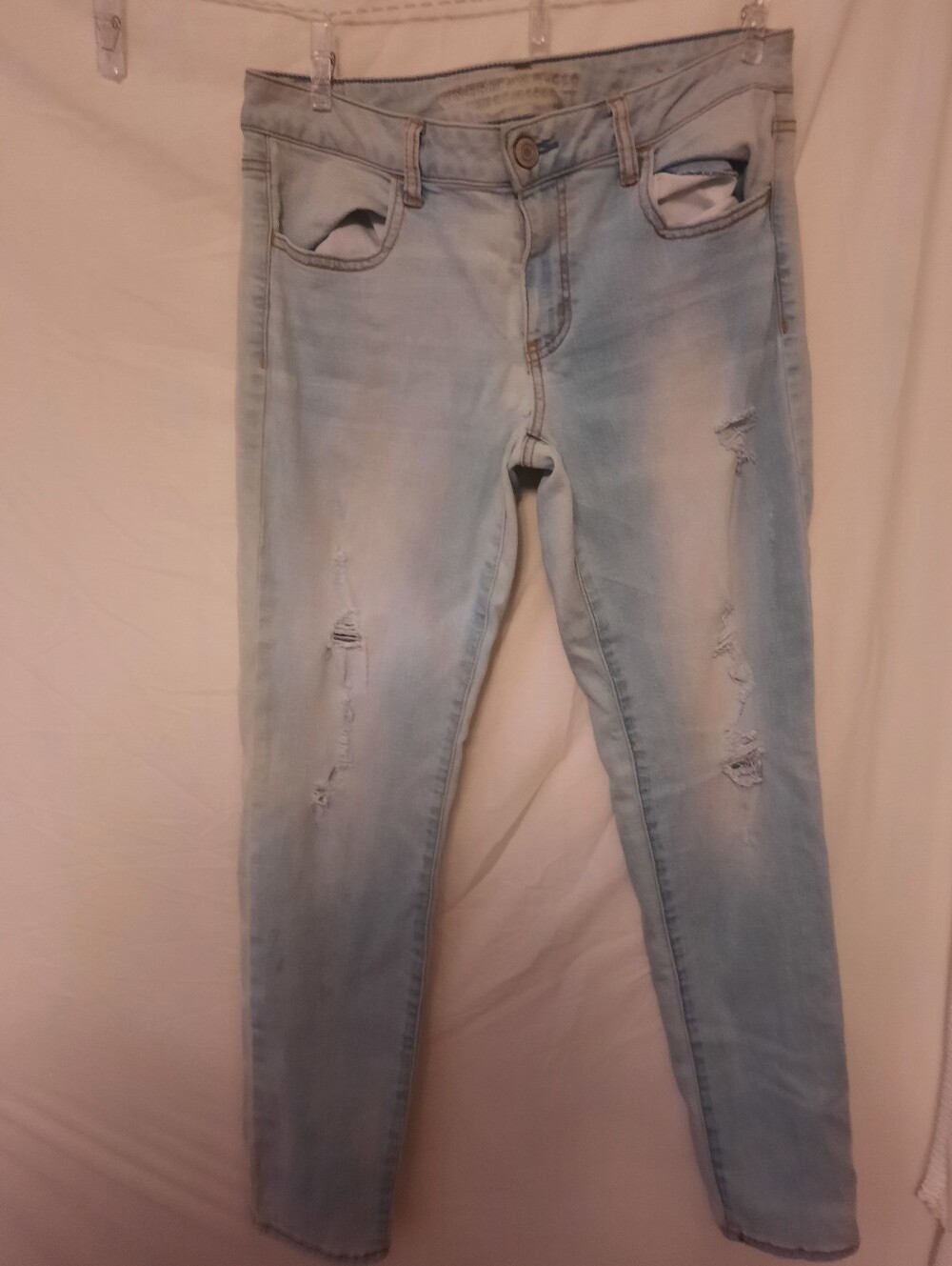 American Eagle Light Wash Distressed Women's Skinny Jeans